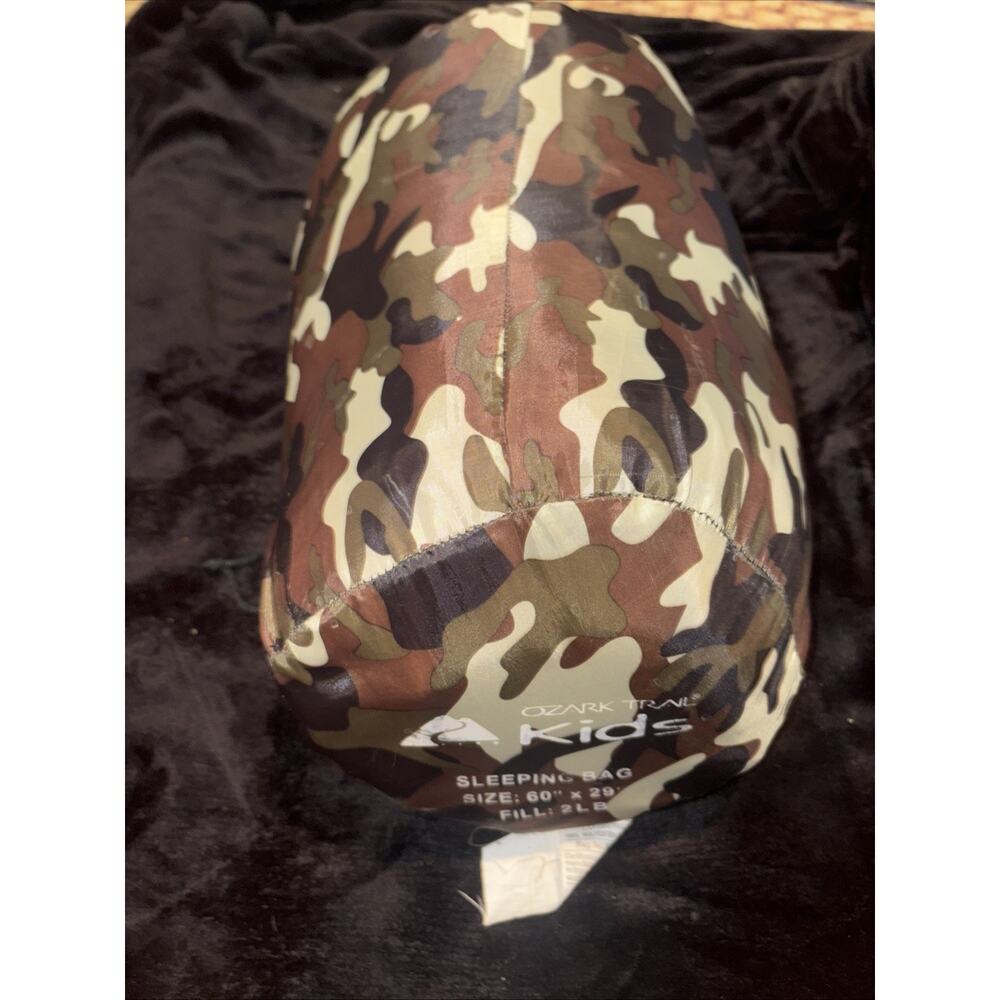 OZARK TRAIL KIDS CAMO SLEEPING BAG 60” X 29” (1E)